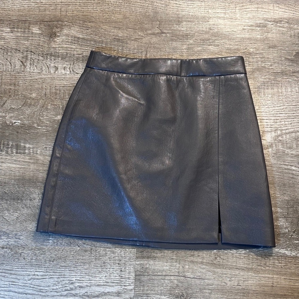 Wilfred Aritzia Vegan Leather Mini Skirt Dark Grey Front Slit Size 8 FVL 7392